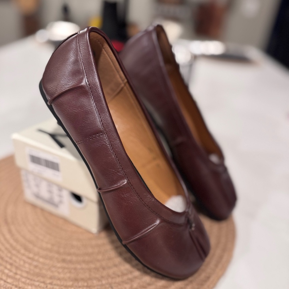 Vegan Leather Elegant Donovan Tabi Ballet Flats - Picture 5 of 5